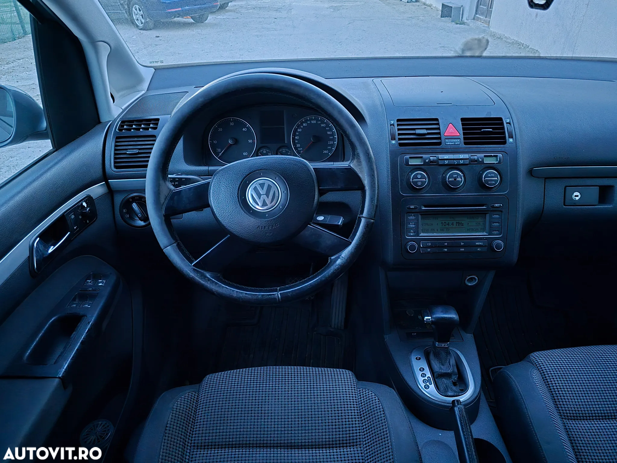 Volkswagen Touran 1.9TDI Highline DSG - 5
