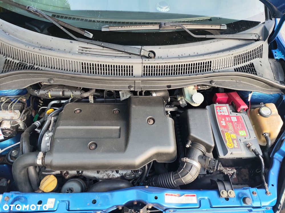 Suzuki Swift 1.3 DDiS 16v GLX - 9