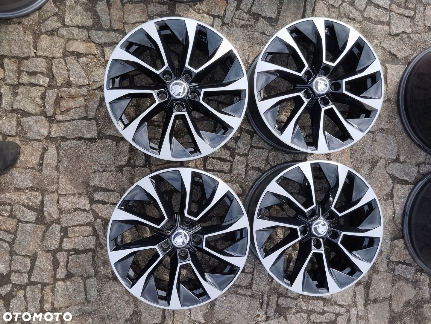 FELGI ALU SKODA KAROQ 5X112 17 ARONIA 5FA601025AB - 4