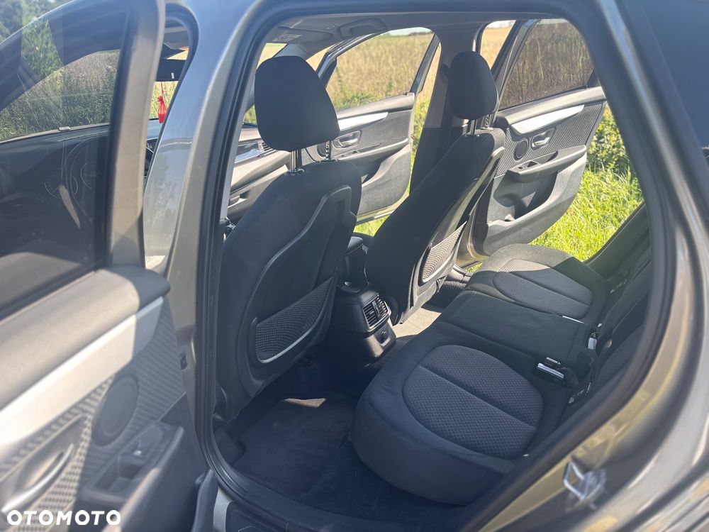 BMW Seria 2 216d - 8
