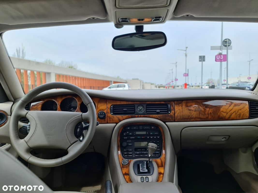 Jaguar XJ - 5