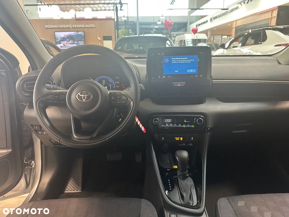 Toyota Yaris ver-hybrid-1-5-selection-style - 8