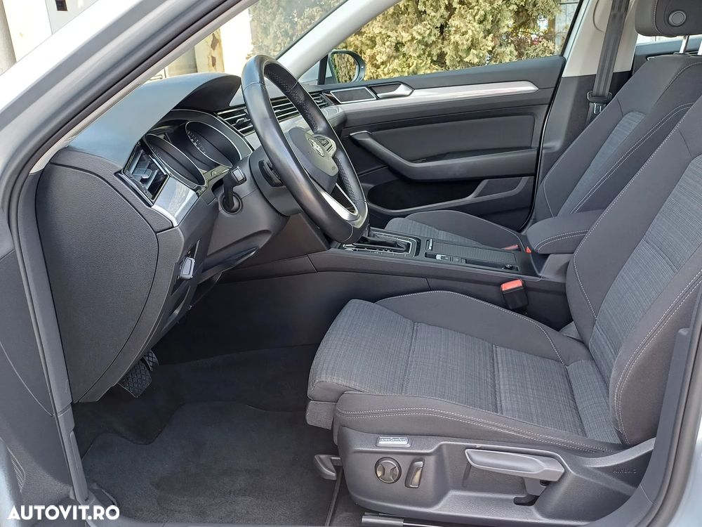 Volkswagen Passat - 11
