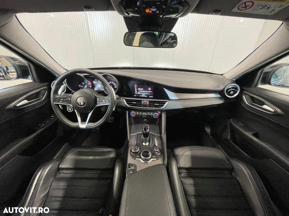 Alfa Romeo Giulia 2.2 AT8-Q4 Veloce - 8