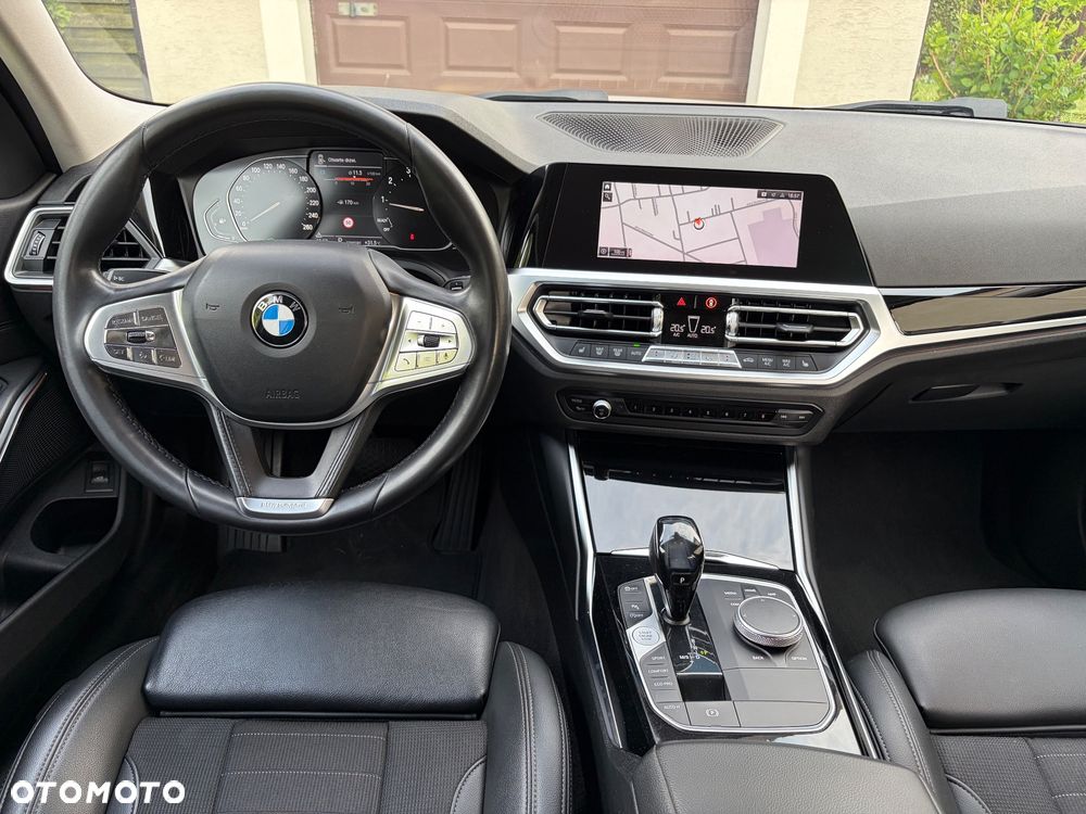 BMW Seria 3 318i Sport Line - 19