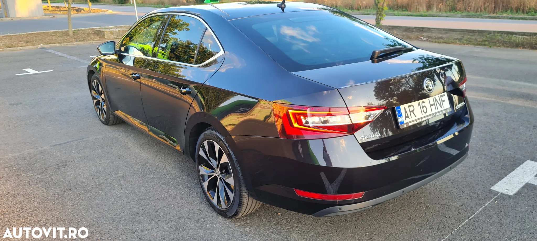 Skoda Superb 2.0 TDI DSG Ambition - 4