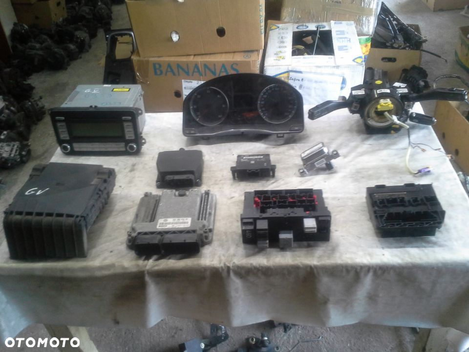 Volkswagen Golf V 1.9 TDi 105KM BKC zestaw startowy Bosch 0281011900 03G906016CB moduły komplet - 1