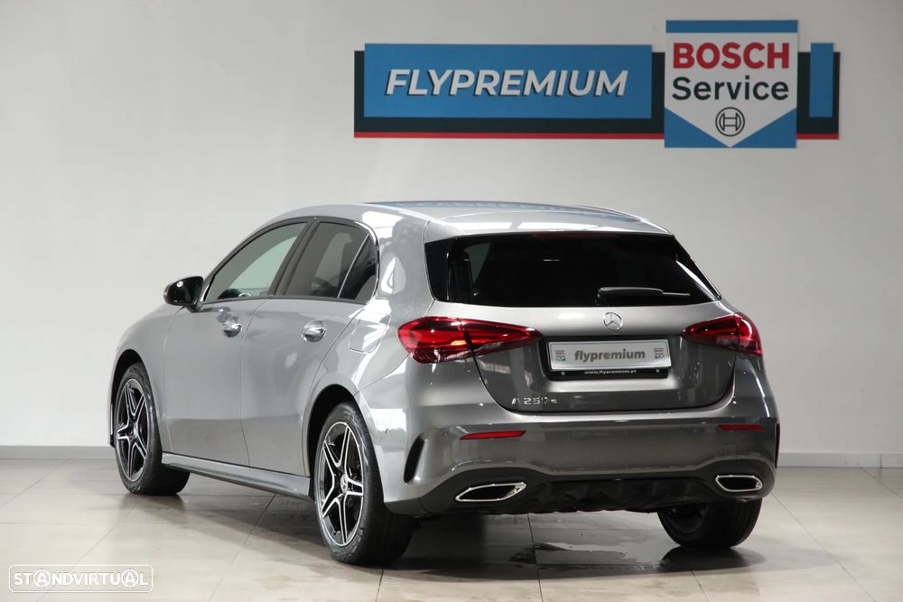 Mercedes-Benz A 250 e 8G-DCT AMG Line - 4