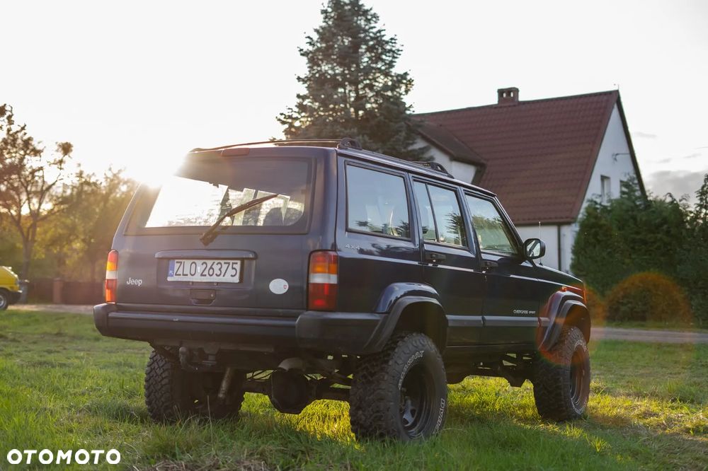 Jeep Cherokee 2.5 Sport - 13