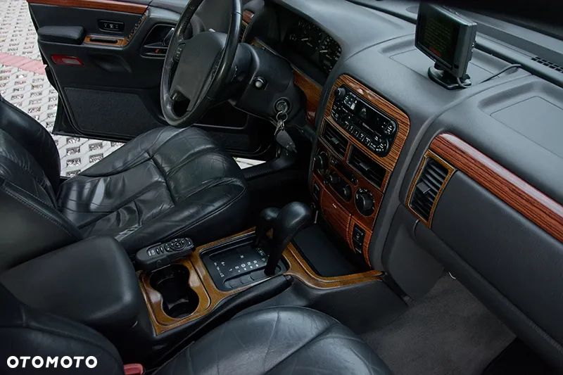 Jeep Grand Cherokee - 25