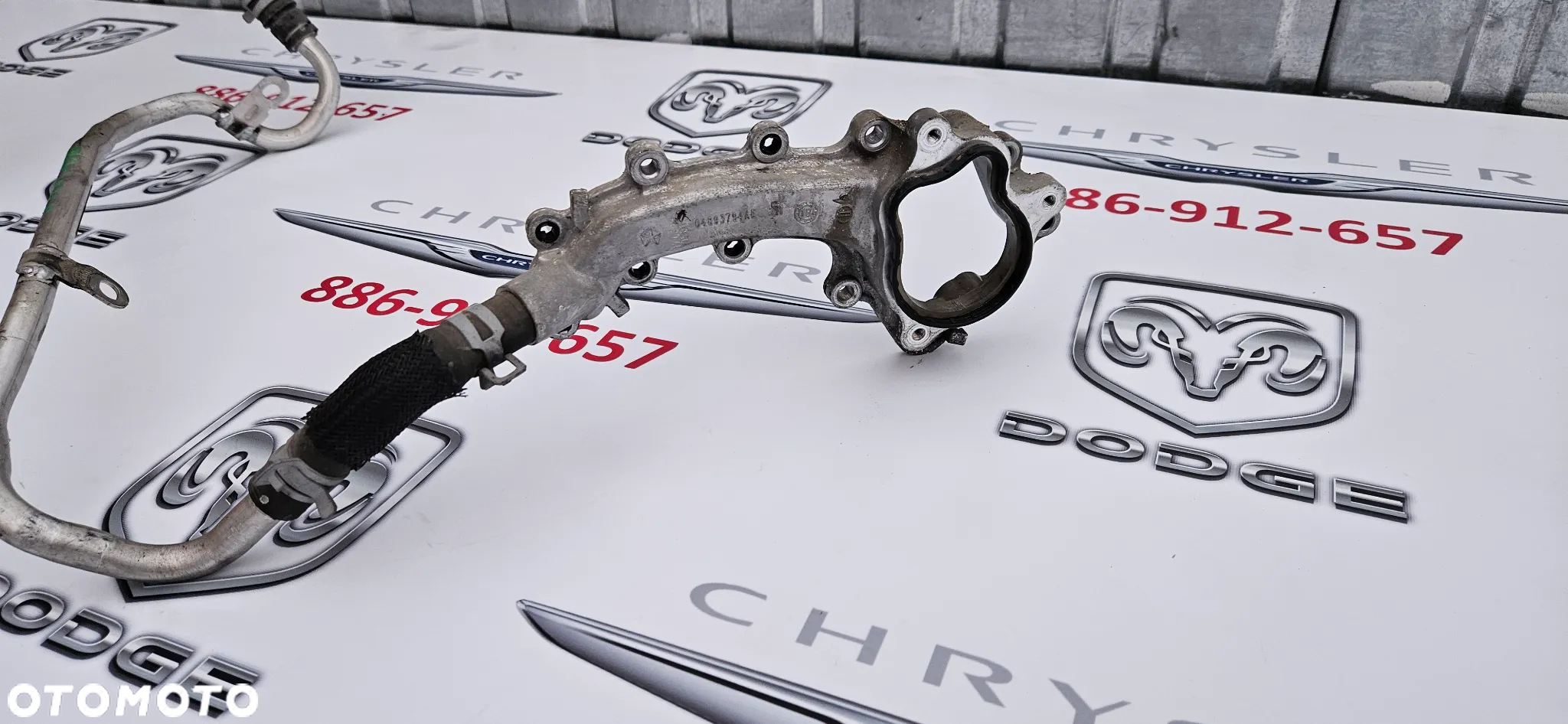 Chrysler Pacifica 2016- 3.6 V6 obudowa termostatu 04893794AE Przewód wody Rura aluminiowa od termostatu - 3