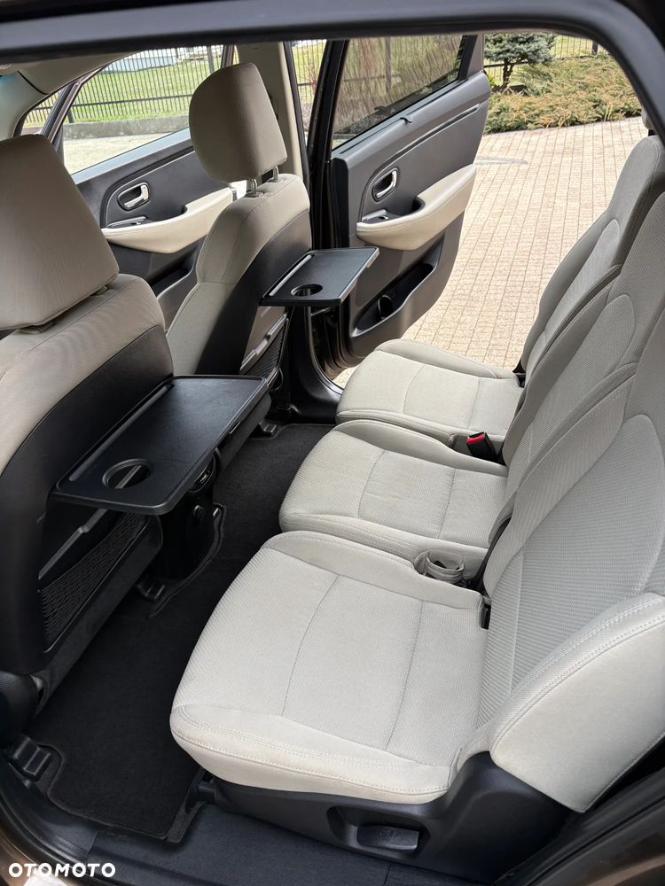 Kia Carens 1.6 GDI L - 9