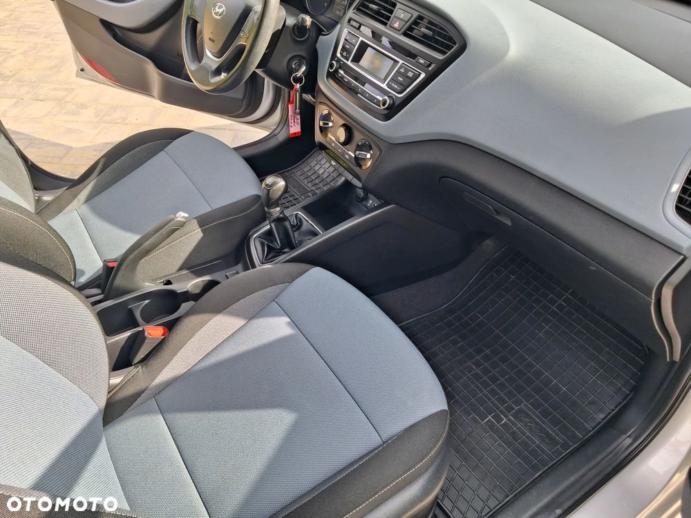 Hyundai i20 blue 1.2 Classic - 14