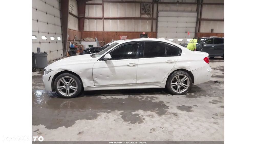 BMW Seria 3 330i xDrive - 5
