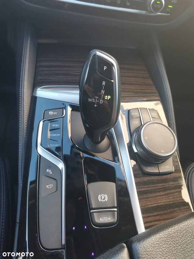 BMW Seria 5 530d Luxury Line - 11