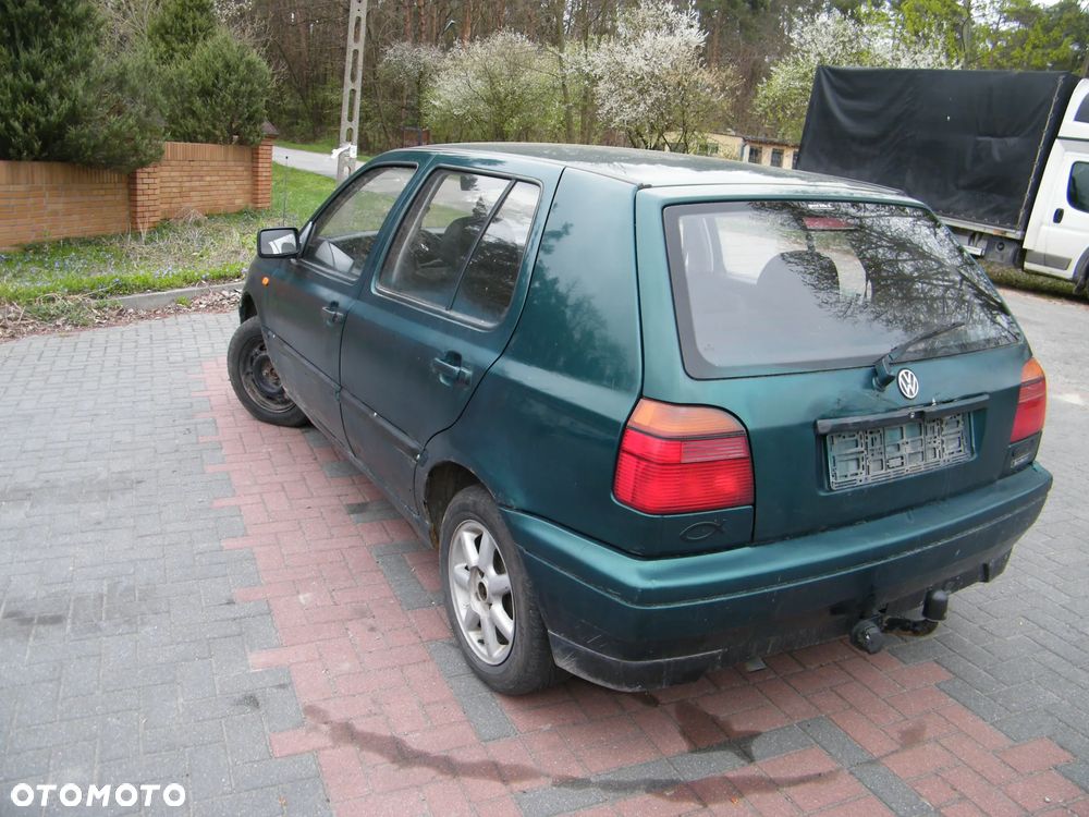 Volkswagen Golf III (91-03r.) 1.4 B 59KM. Silnik AEX Skrzynia DGL lakier LC6P. Cały na części. GWARANCJA !!!  Przód Tył Zestaw Komplet Drzwi Klapa Zderzak Błotnik Maska Grill Atrapa Szyba Pas Lampa Lusterko Boczki Fotel Kanapa Kokpit Deska Rozdzielcza Przełącznik Włącznik Sterownik Przewody Wiązka Instalacja Moduł Komputer Czujnik Listwa Pompa Alternator Wtryski Głowica Rozrusznik Kompresor Sprzęgło Dwumas Silnik Skrzynia ABS Klimatyzacji Paliwa Wspomagania Kolektor Turbina Przepustnica Zawór Chłodnica Koło Hak Belka Sanki Zawieszenie Mcpherson Półoś Amortyzator Wydech Tłumik Zacisk Most - 6