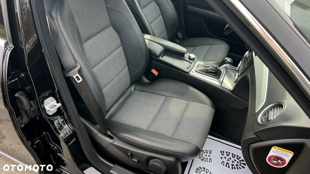 Mercedes-Benz Klasa C 180 BlueEFFICIENCY 7G-TRONIC Avantgarde - 26