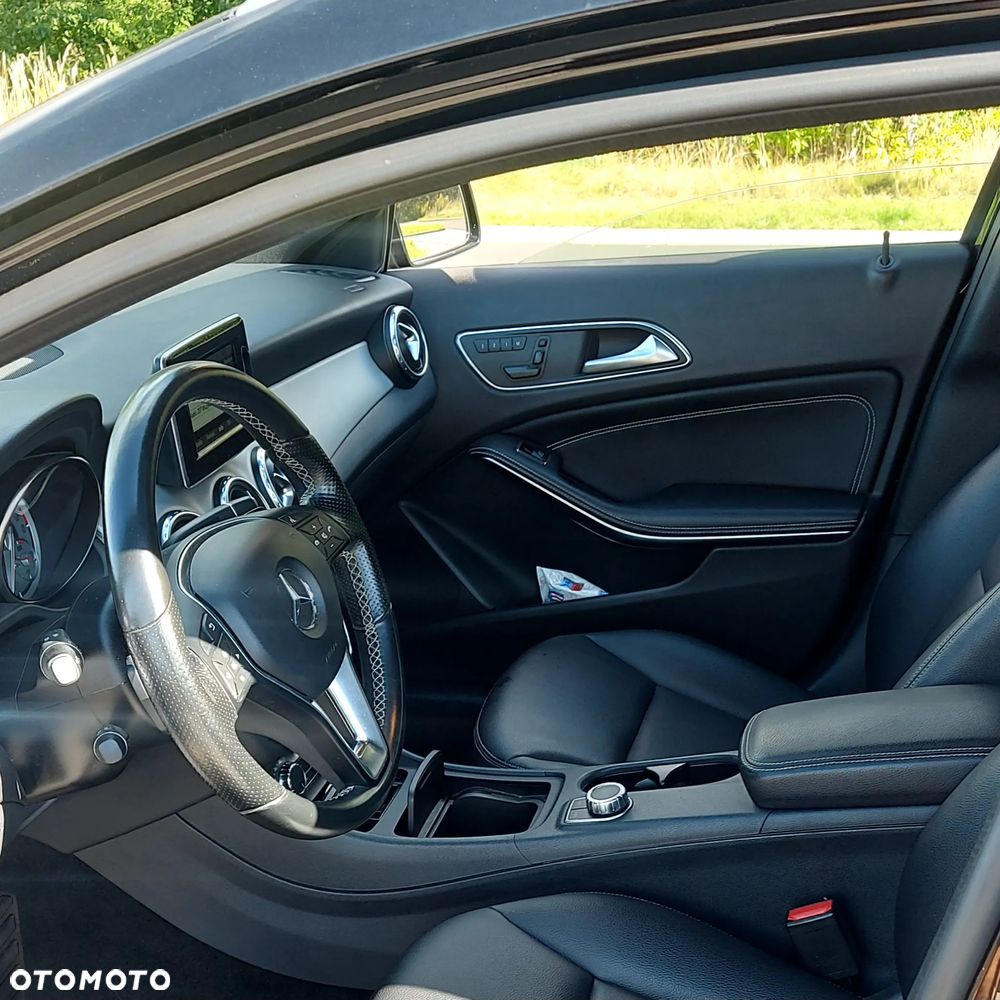 Mercedes-Benz GLA - 10