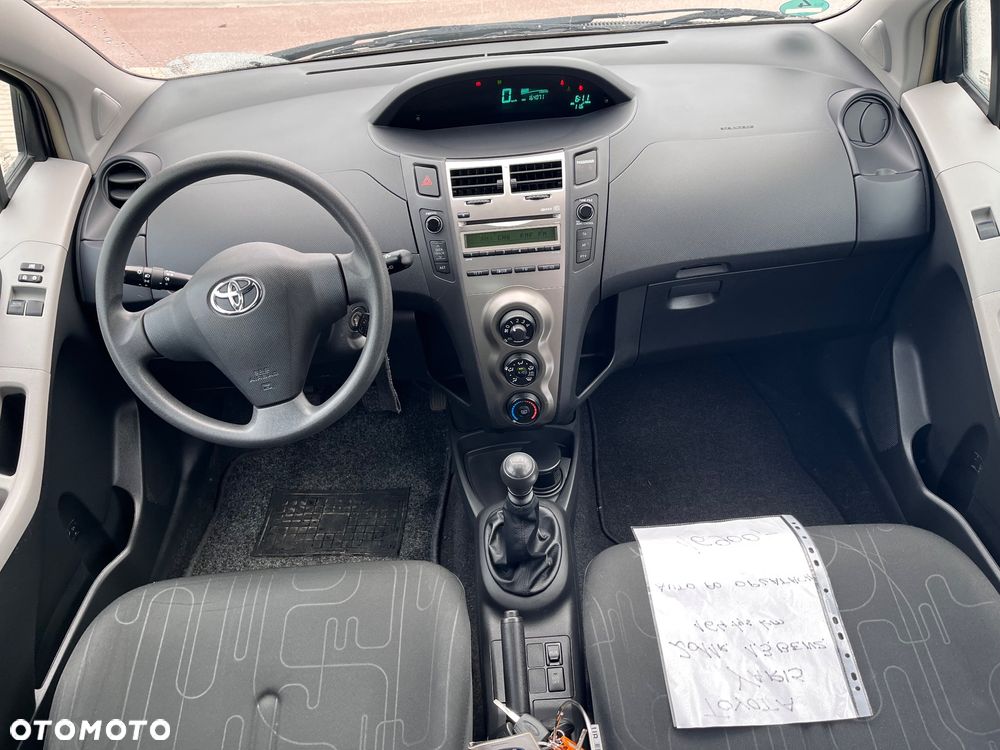 Toyota Yaris - 25