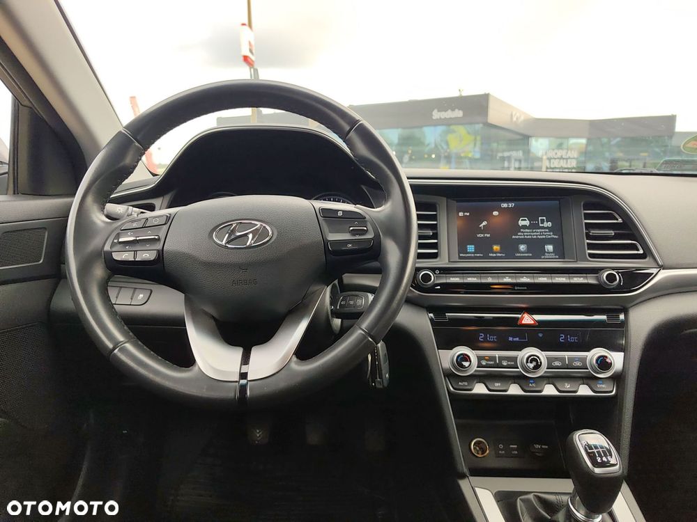 Hyundai Elantra 1.6 Comfort - 13