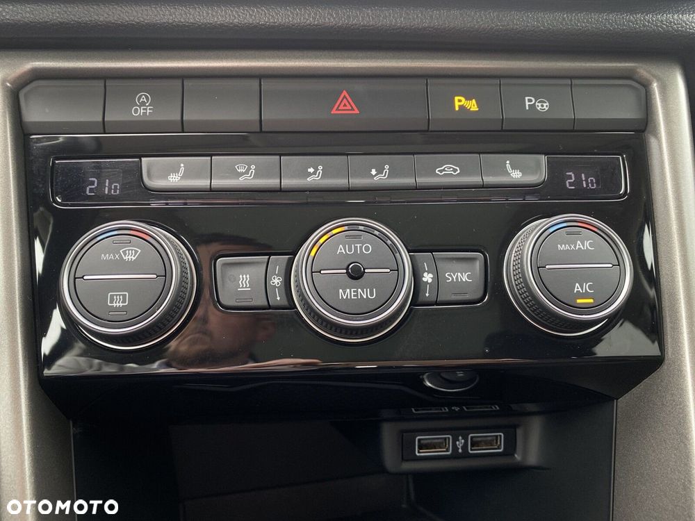 Volkswagen T-Roc - 18