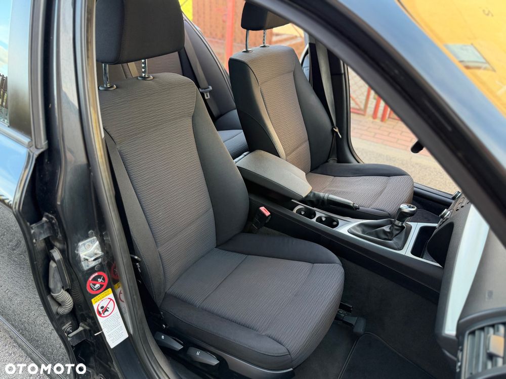 BMW Seria 1 120i - 11