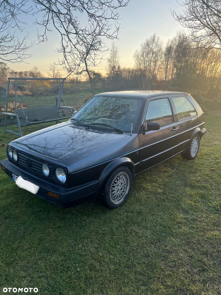 Volkswagen Golf - 2