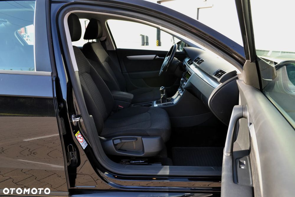 Volkswagen Passat 1.6 TDI Comfortline - 11