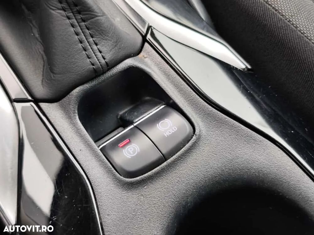 Toyota Corolla Sedan 1.8 HSD Business - 21