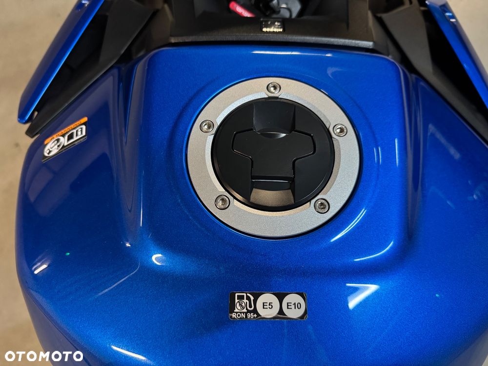 Suzuki GSX 1000 - 22