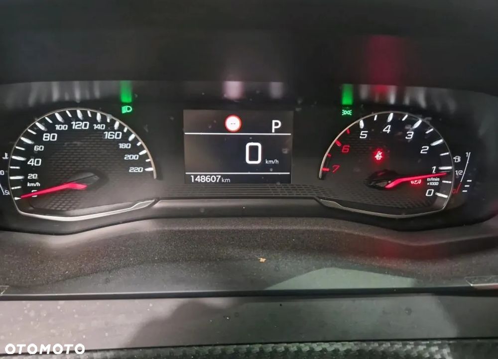 Peugeot 2008 1.2 PureTech Active Pack S&S EAT8 - 7