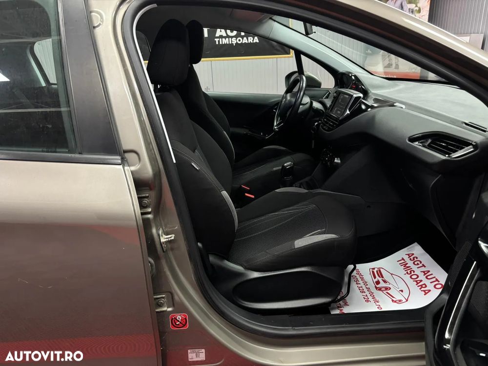 Peugeot 208 - 11