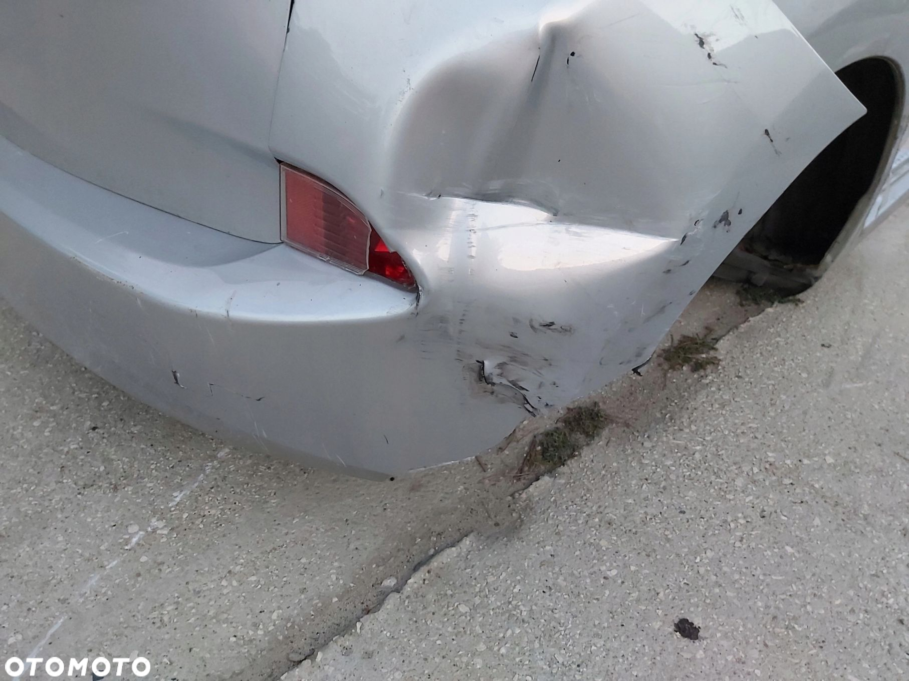 Toyota VERSO S Klapa tył pas tylny ćwiartka - 4