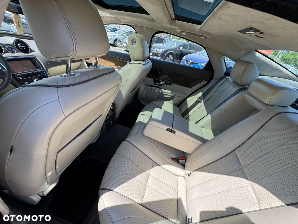 Jaguar XJ 3.0 D V6 LWB Premium Luxury - 24