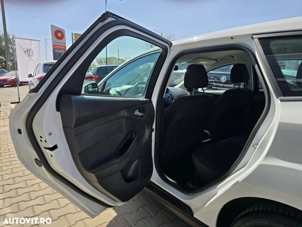 Ford Focus 1.0 EcoBoost Trend - 13