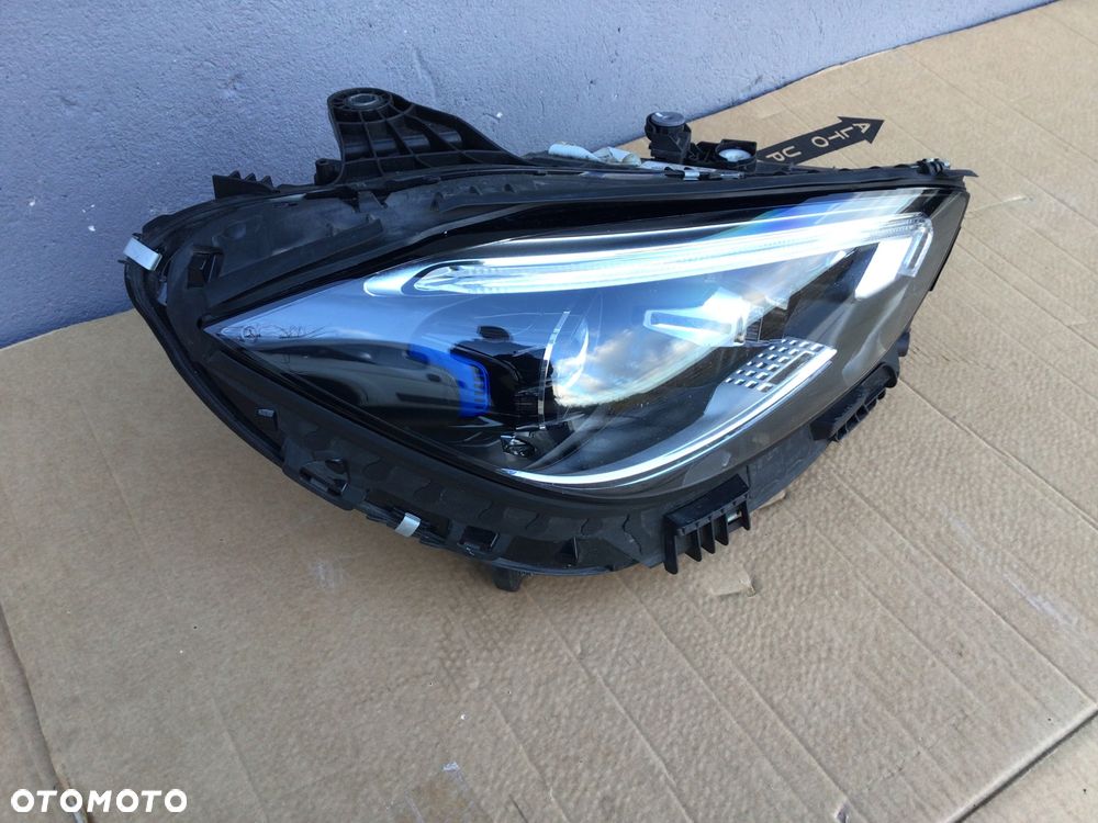 Lampa przednia prawa Mercedes C-klasa 206 Digital Light - 2