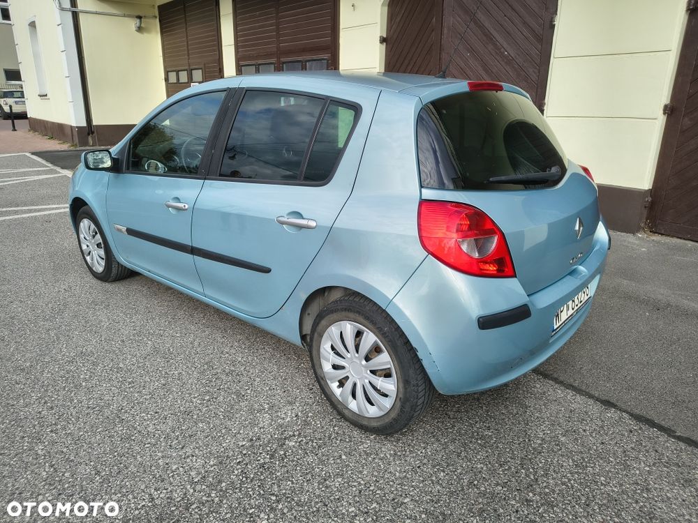 Renault Clio 2007 photo 2