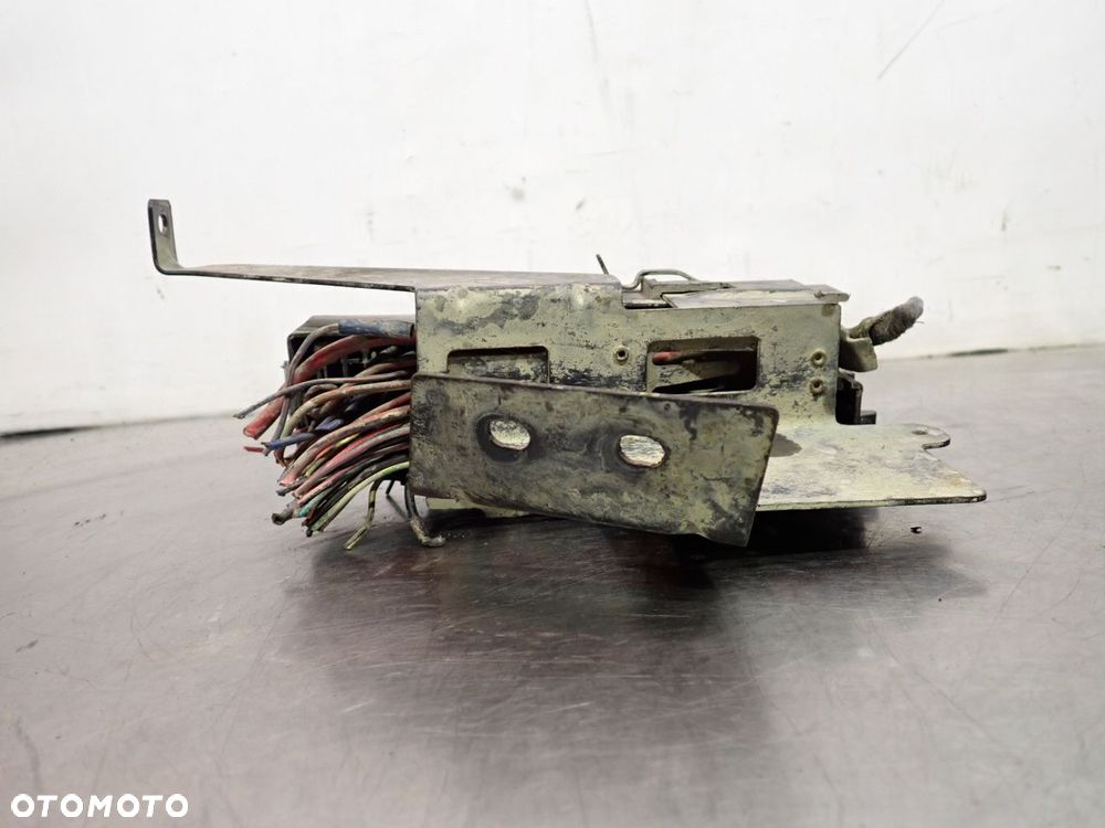 SKRZYNKA BEZPIECZNIKÓW JEEP GRAND CHEROKEE I - 4