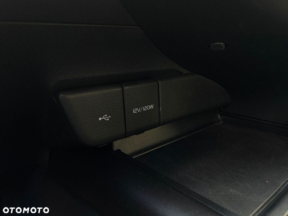 Toyota Camry 2.5 Hybrid Comfort CVT - 29