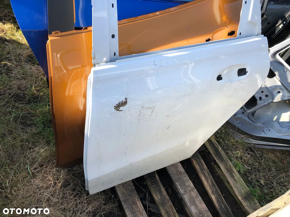 Mercedes B-Klasa 247 W247 Drzwi lewe Tył Tylne A2477321300 - 2