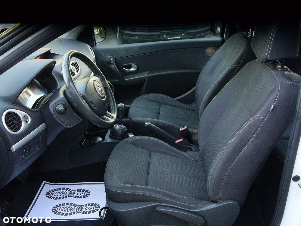 Renault Clio - 26