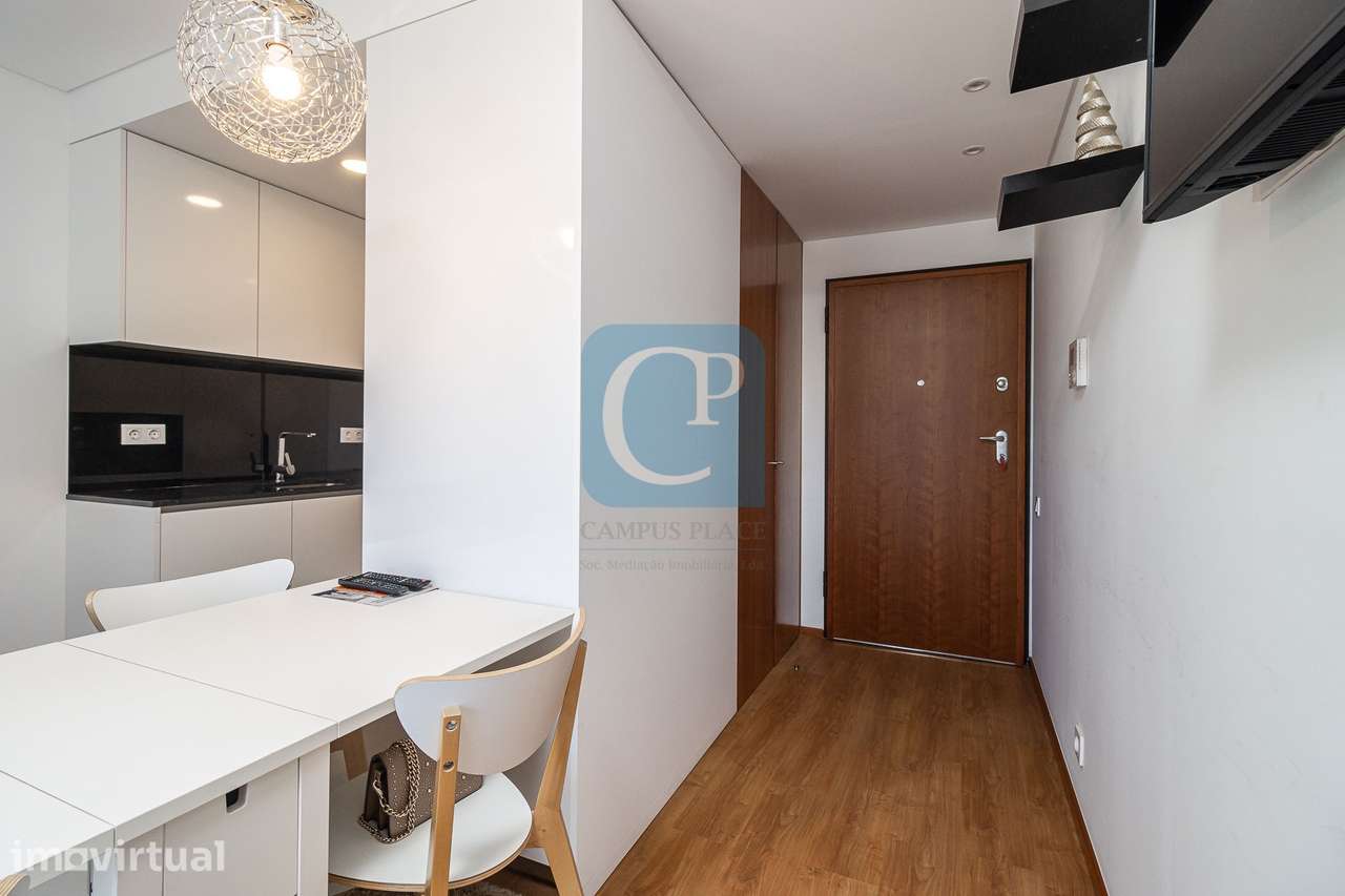 Apartamento T1 Kit mobilado e com terraço ao Hospital São João - Grande imagem: 3/17