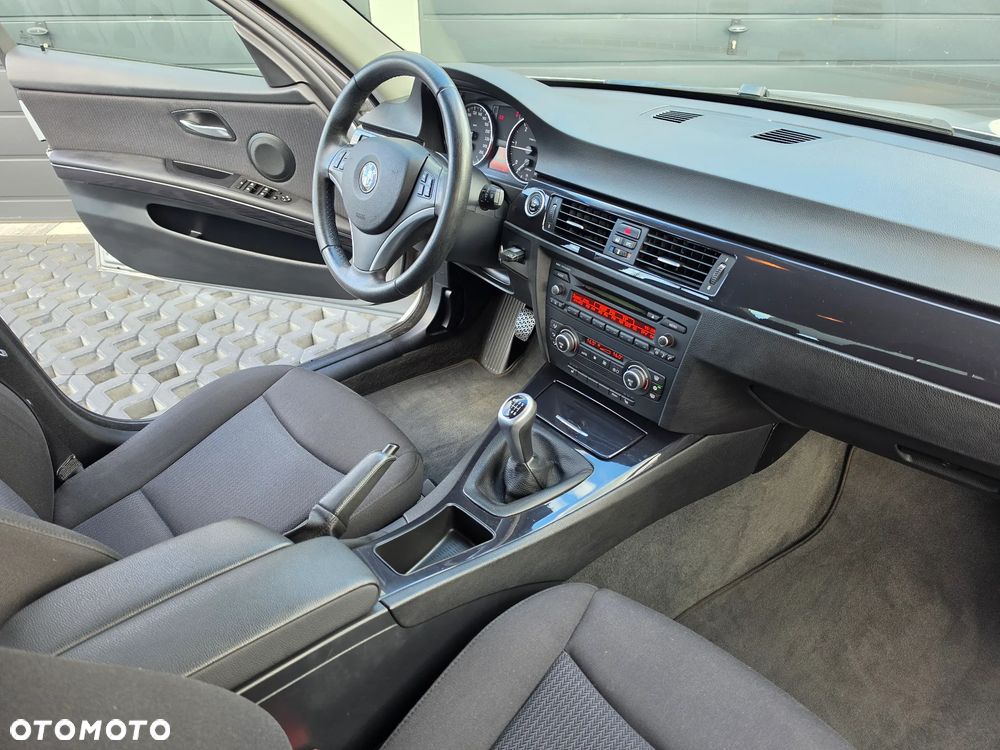 BMW Seria 3 318d DPF - 14