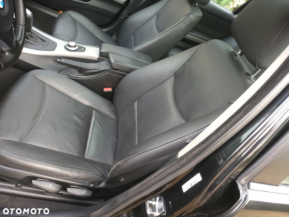 BMW Seria 3 318i Touring - 37