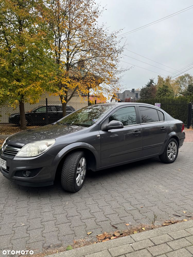 Opel Astra 2010 photo 4