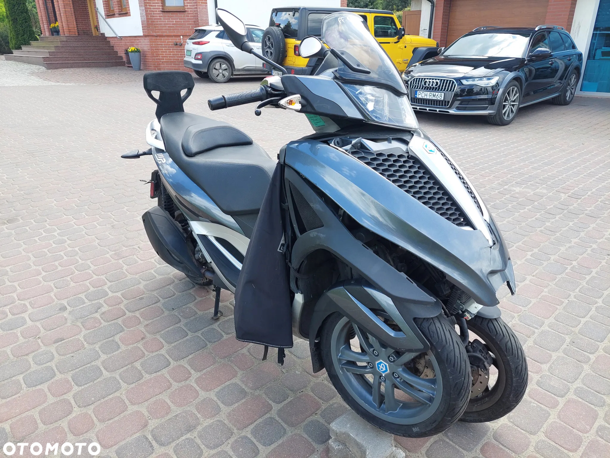 Piaggio MP-3 - 9