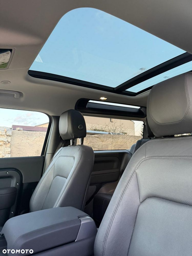 Land Rover Defender - 10