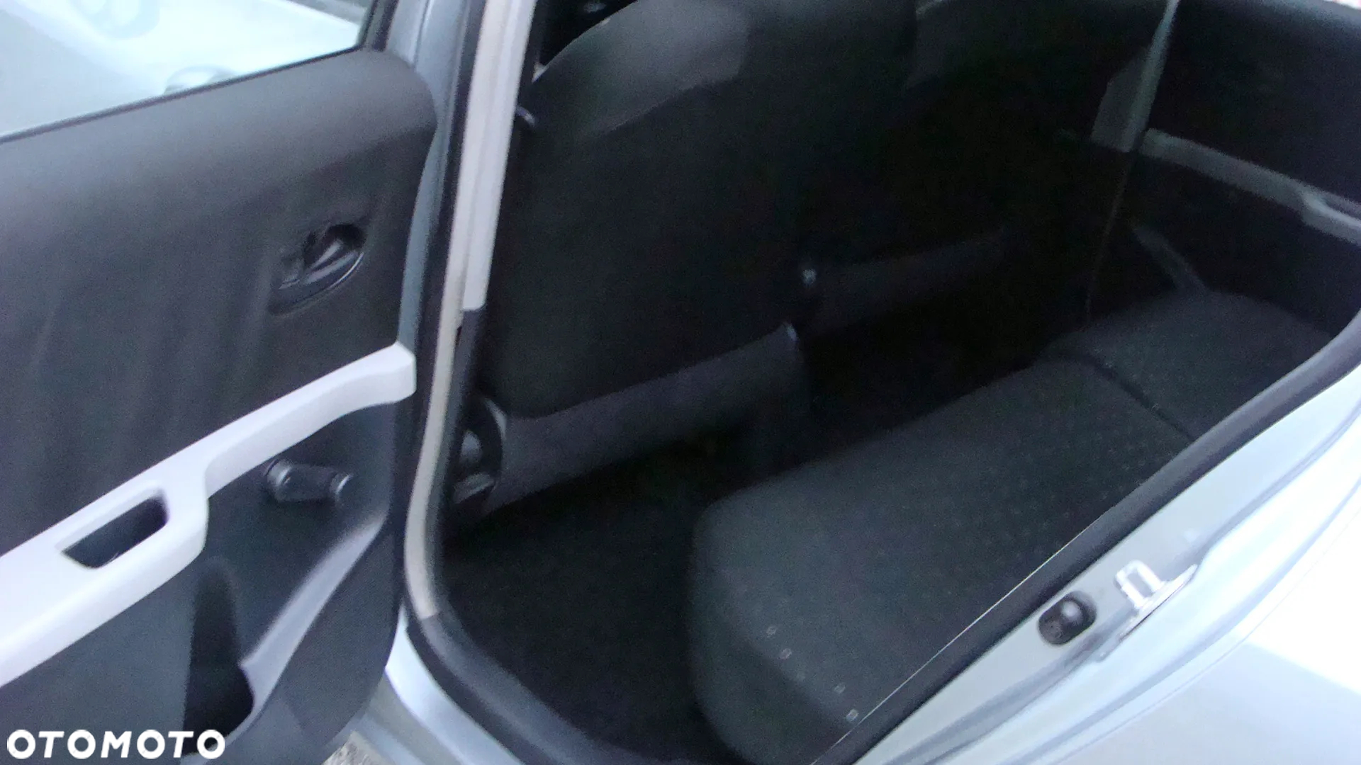 Toyota Yaris 1.3 VVT-i Luna - 11