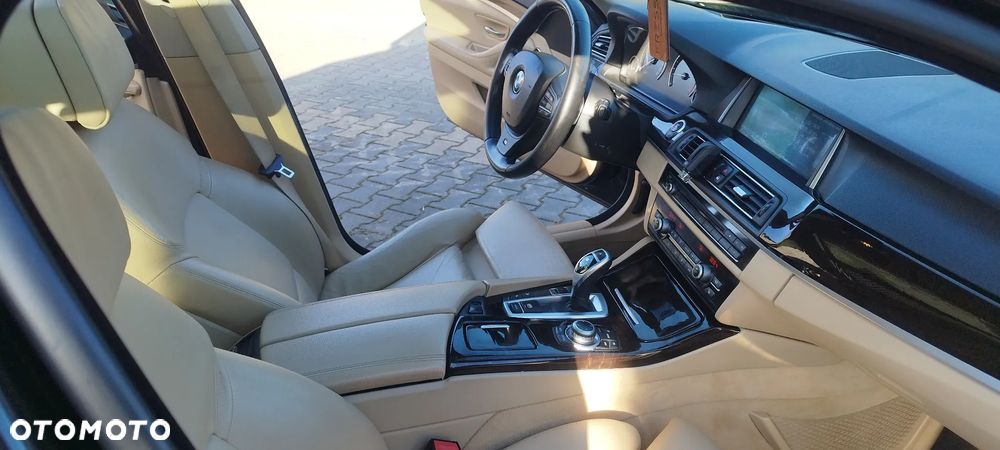 BMW Seria 5 530d xDrive Sport-Aut - 23