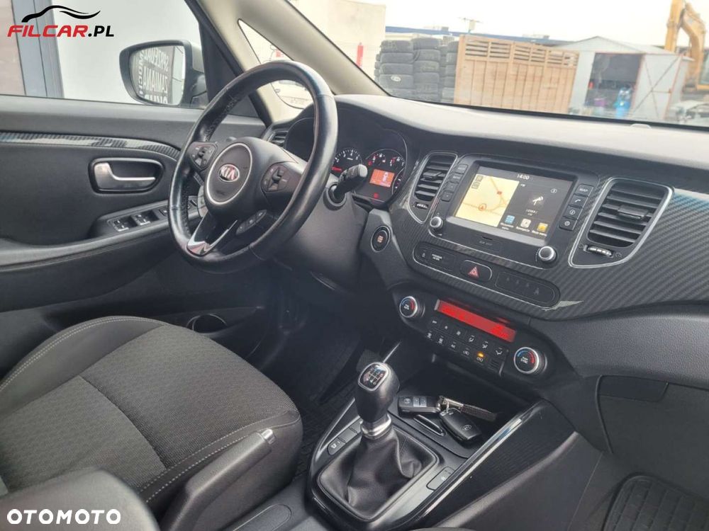 Kia Carens - 10